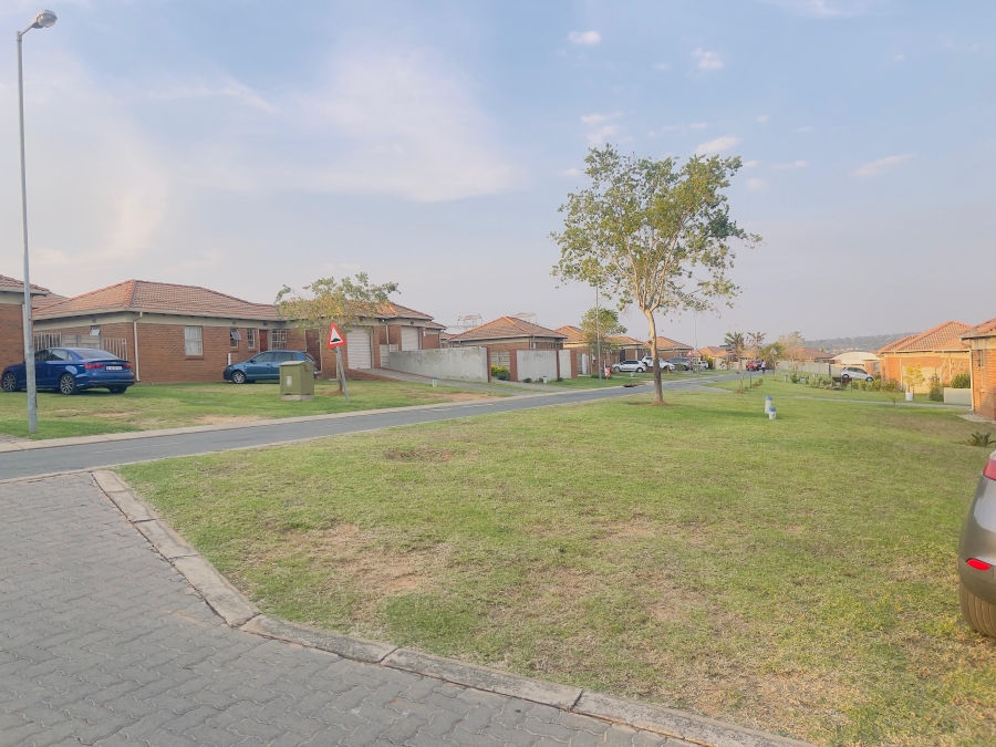3 Bedroom Property for Sale in Olievenhoutbosch Gauteng