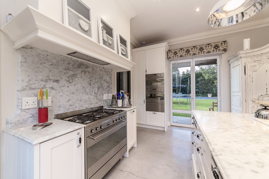 6 Bedroom Property for Sale in Birdhaven Gauteng