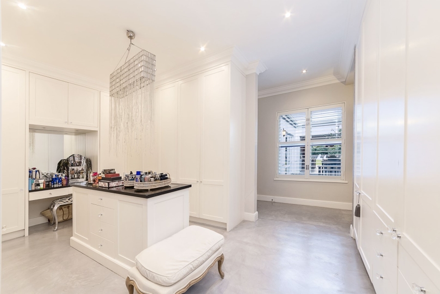 6 Bedroom Property for Sale in Birdhaven Gauteng