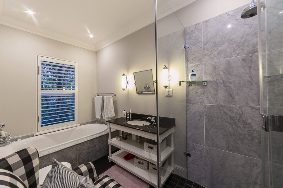 6 Bedroom Property for Sale in Birdhaven Gauteng