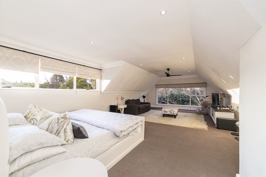 6 Bedroom Property for Sale in Birdhaven Gauteng