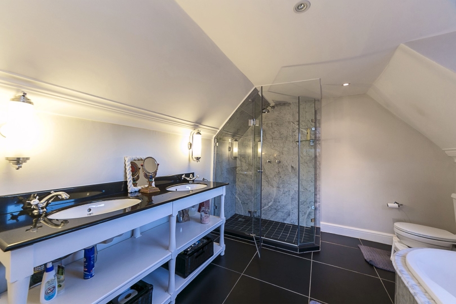 6 Bedroom Property for Sale in Birdhaven Gauteng