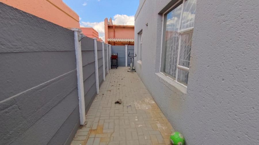 3 Bedroom Property for Sale in Greenhills Gauteng