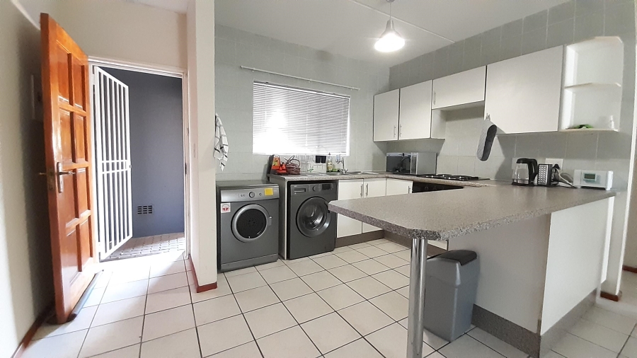 To Let 2 Bedroom Property for Rent in New Redruth Gauteng