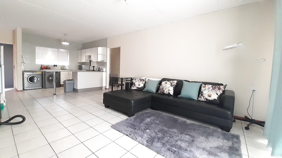 To Let 2 Bedroom Property for Rent in New Redruth Gauteng