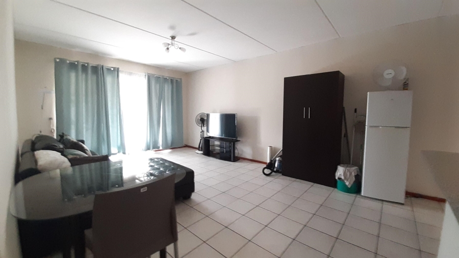 To Let 2 Bedroom Property for Rent in New Redruth Gauteng