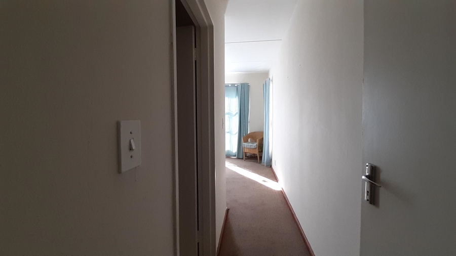 To Let 2 Bedroom Property for Rent in New Redruth Gauteng