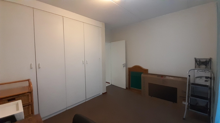 To Let 2 Bedroom Property for Rent in New Redruth Gauteng