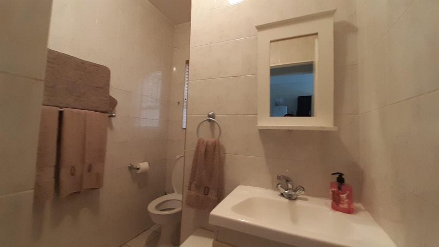 To Let 2 Bedroom Property for Rent in New Redruth Gauteng