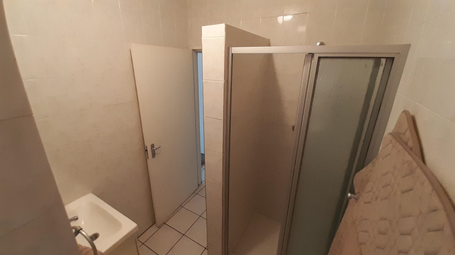 To Let 2 Bedroom Property for Rent in New Redruth Gauteng