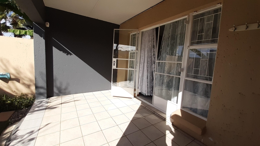 To Let 2 Bedroom Property for Rent in New Redruth Gauteng