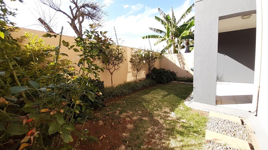 To Let 2 Bedroom Property for Rent in New Redruth Gauteng