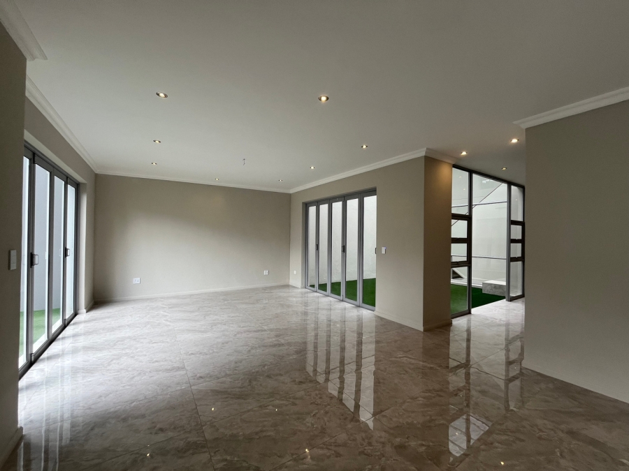 To Let 4 Bedroom Property for Rent in Hyde Park Gauteng