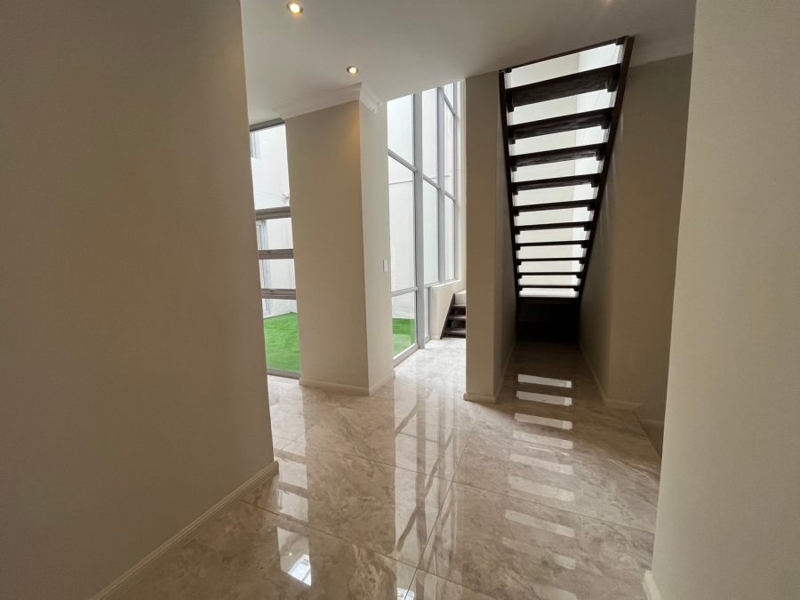 To Let 4 Bedroom Property for Rent in Hyde Park Gauteng