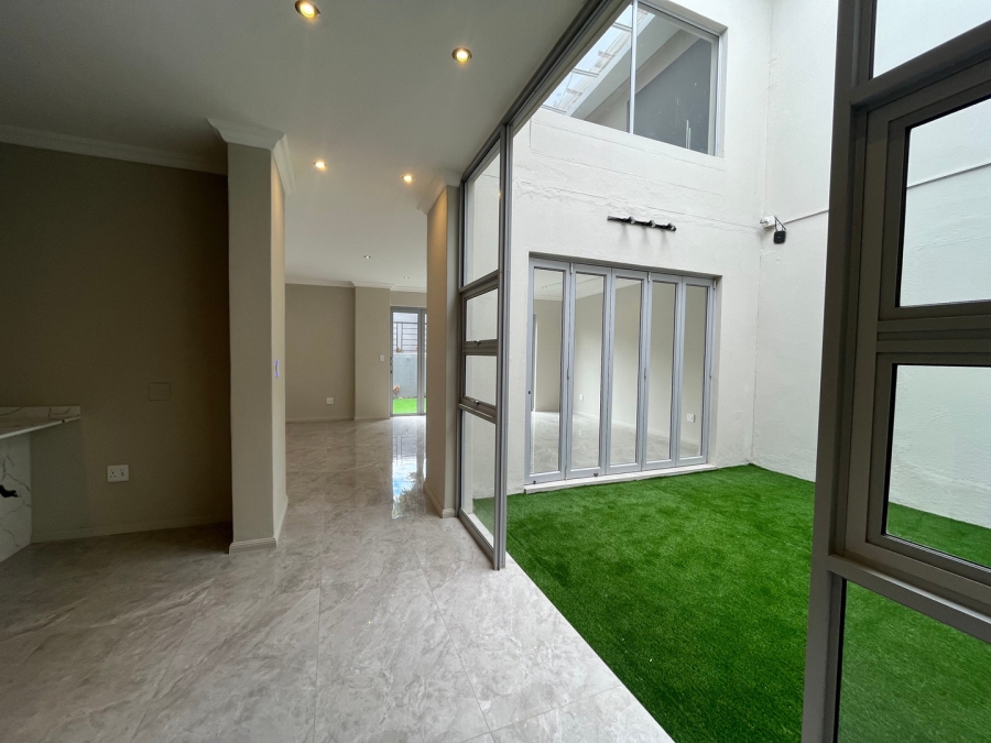 To Let 4 Bedroom Property for Rent in Hyde Park Gauteng