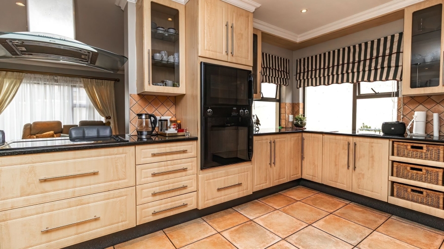 3 Bedroom Property for Sale in Glen Marais Gauteng