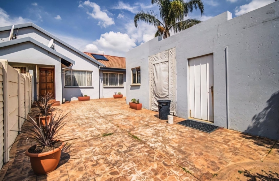 3 Bedroom Property for Sale in Glen Marais Gauteng