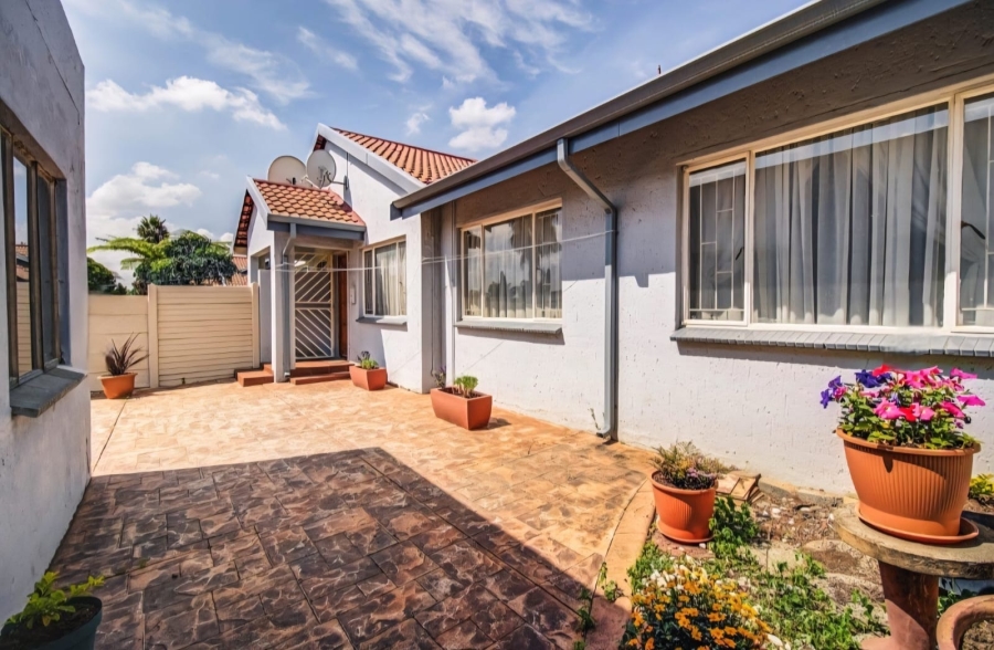 3 Bedroom Property for Sale in Glen Marais Gauteng