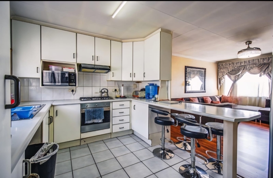 3 Bedroom Property for Sale in Glen Marais Gauteng
