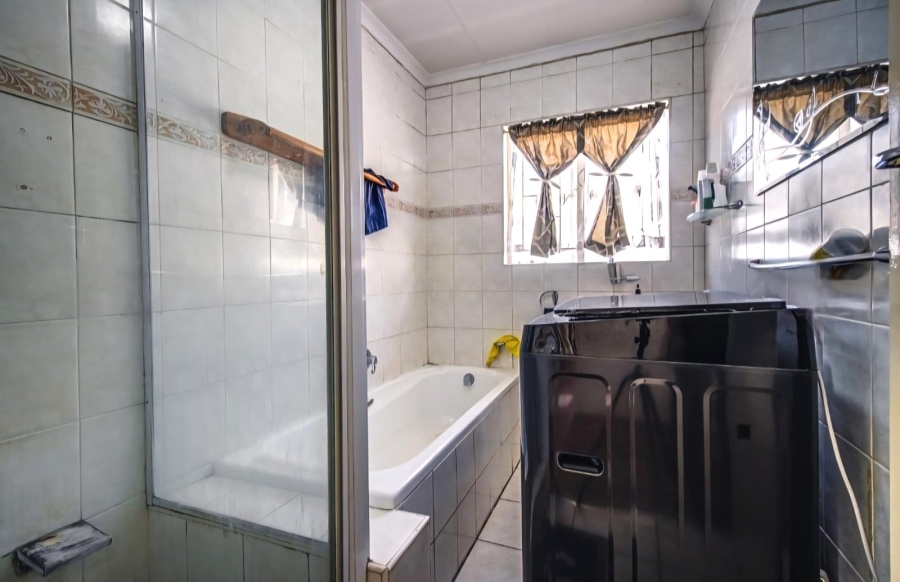 3 Bedroom Property for Sale in Glen Marais Gauteng