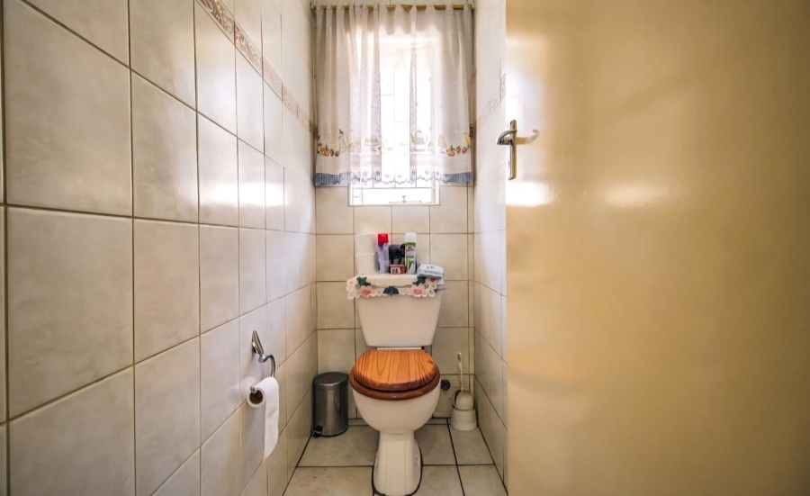 3 Bedroom Property for Sale in Glen Marais Gauteng