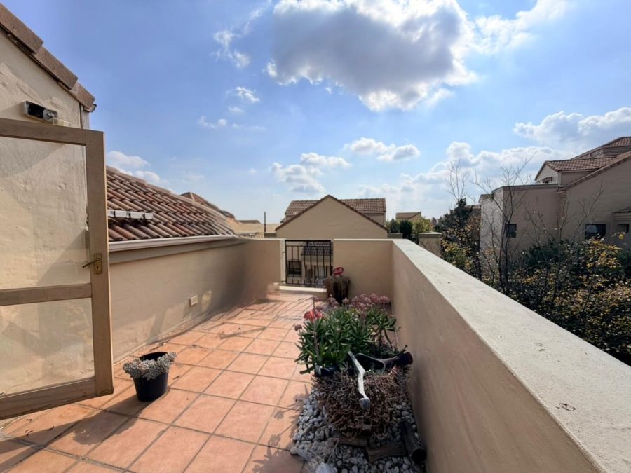 1 Bedroom Property for Sale in Lonehill Gauteng