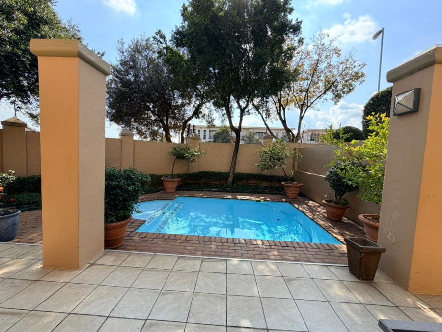 1 Bedroom Property for Sale in Lonehill Gauteng