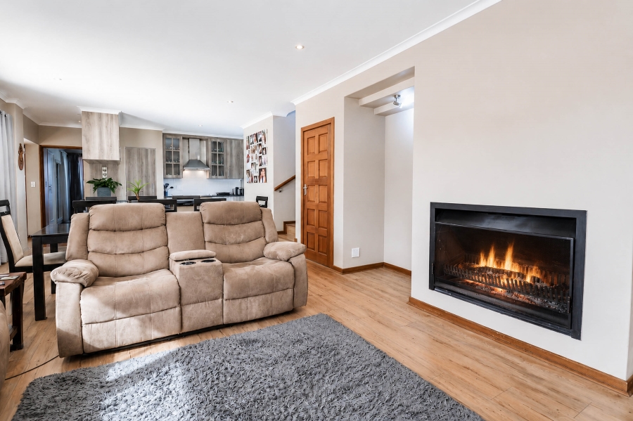 4 Bedroom Property for Sale in Blue Valley Golf Estate Gauteng