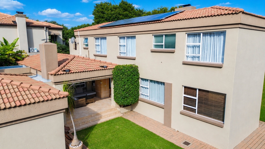4 Bedroom Property for Sale in Blue Valley Golf Estate Gauteng
