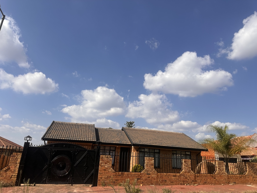 3 Bedroom Property for Sale in Soshanguve BB Gauteng