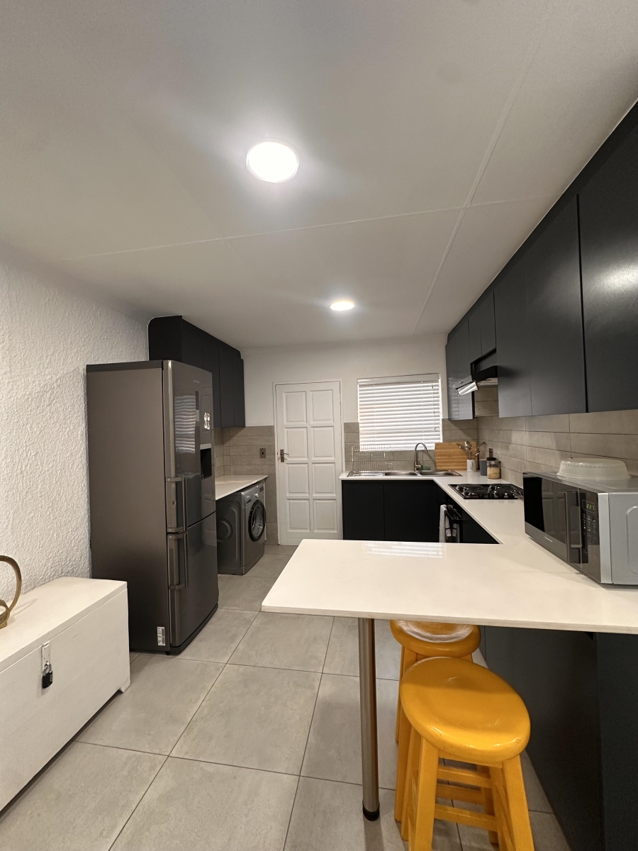 To Let 2 Bedroom Property for Rent in Magaliessig Gauteng