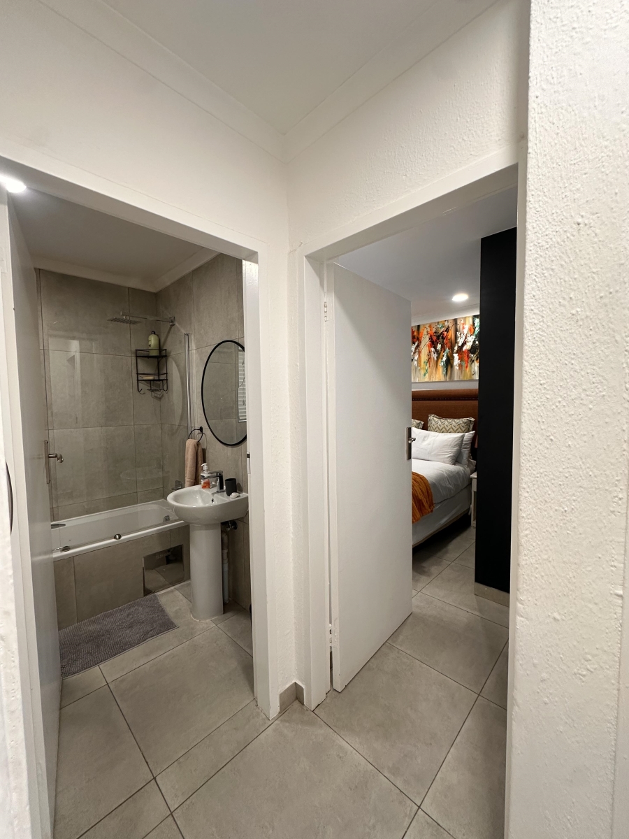 To Let 2 Bedroom Property for Rent in Magaliessig Gauteng