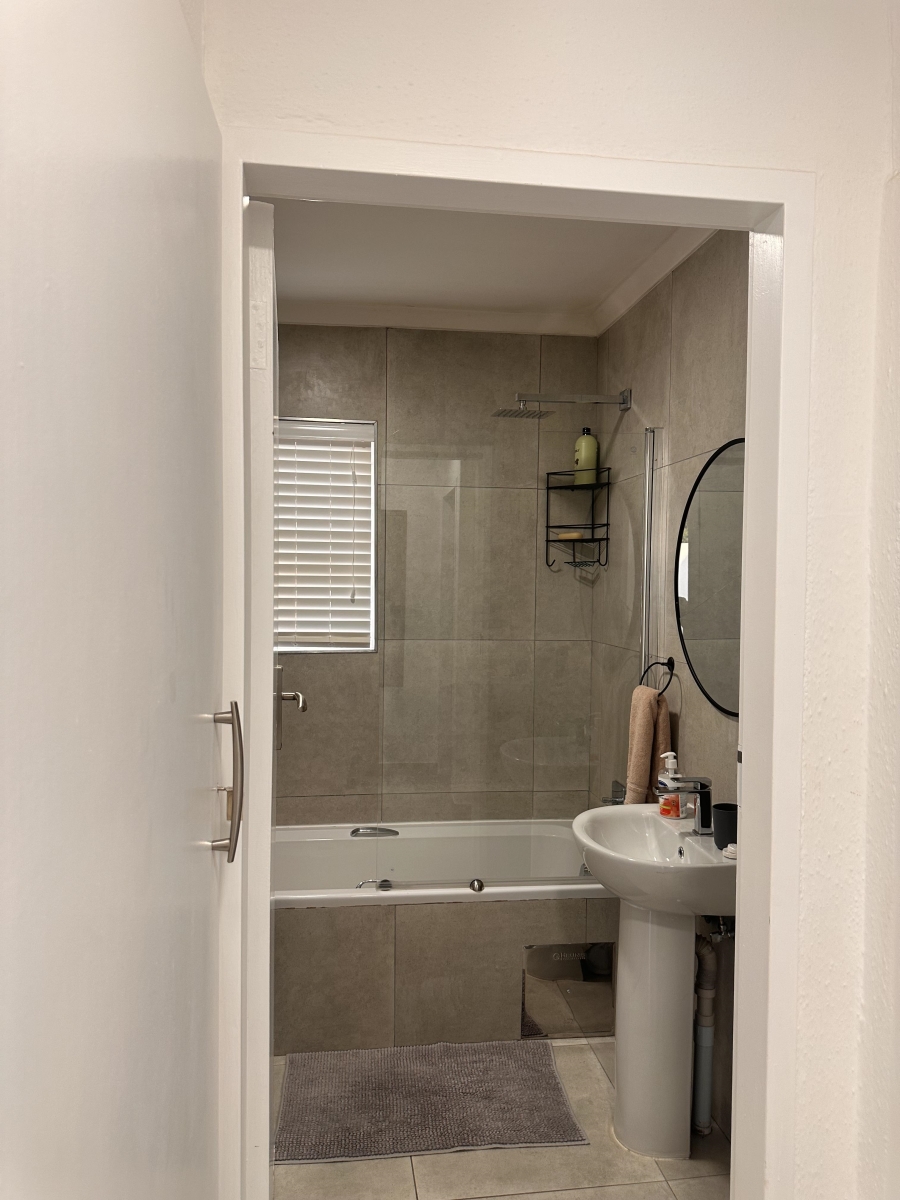 To Let 2 Bedroom Property for Rent in Magaliessig Gauteng