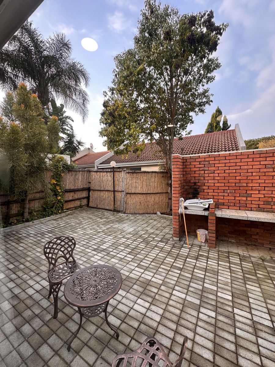 To Let 2 Bedroom Property for Rent in Magaliessig Gauteng