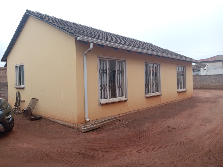 3 Bedroom Property for Sale in Likole Gauteng