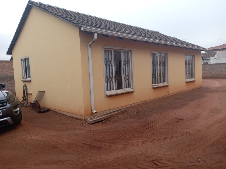 3 Bedroom Property for Sale in Likole Gauteng