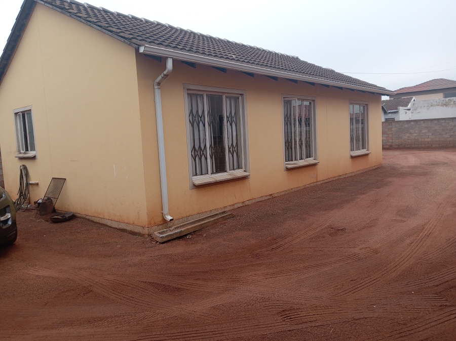 3 Bedroom Property for Sale in Likole Gauteng