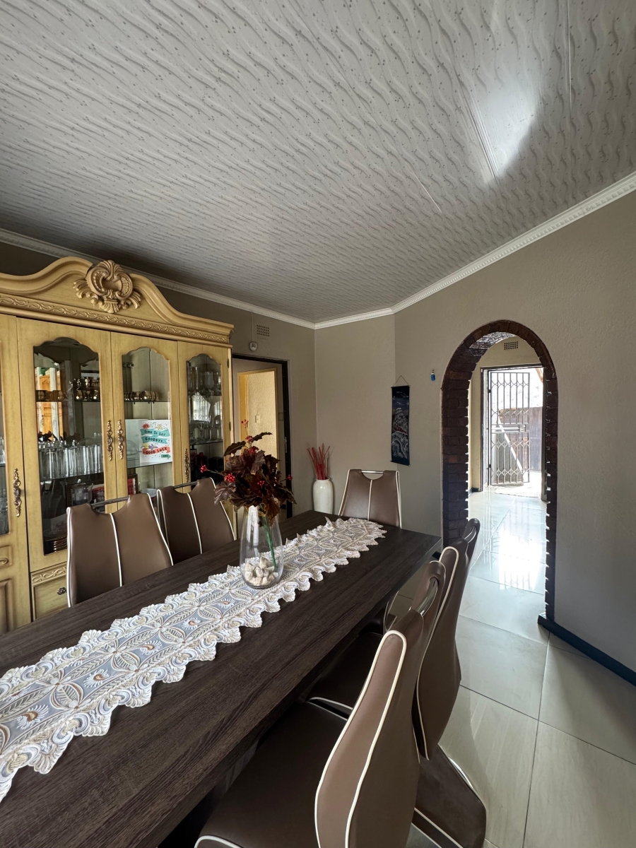 6 Bedroom Property for Sale in Groeneweide Gauteng