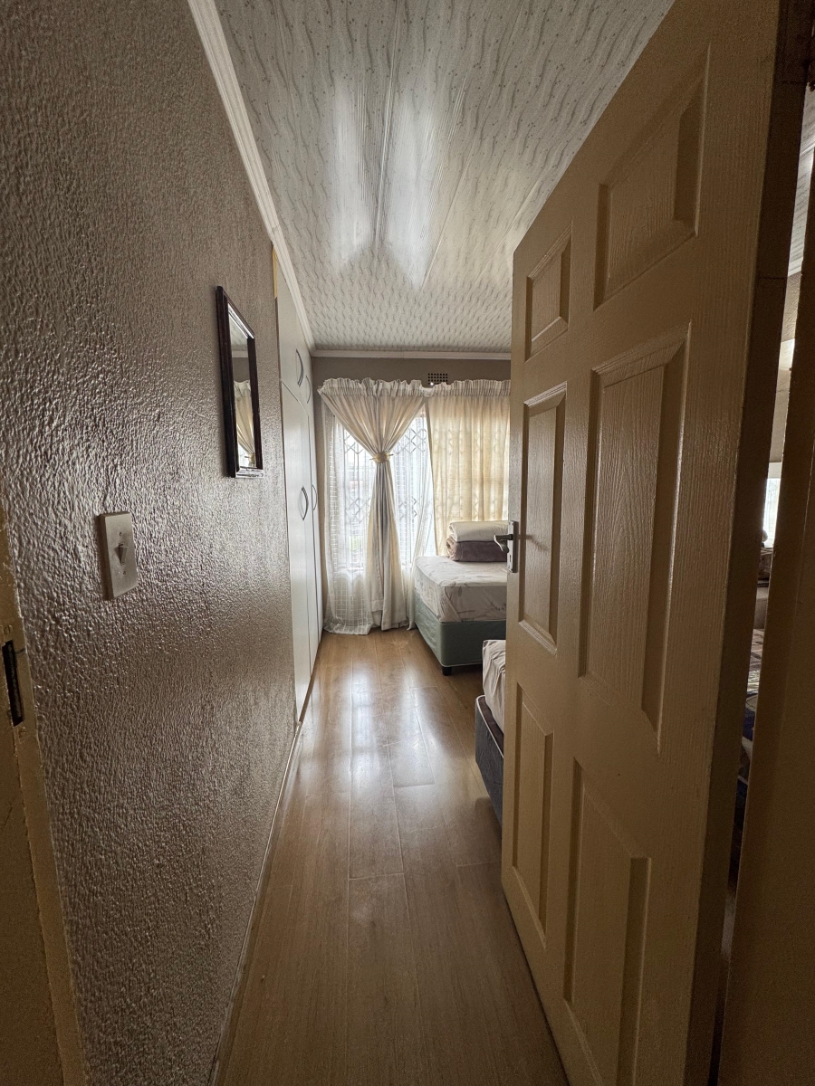 6 Bedroom Property for Sale in Groeneweide Gauteng