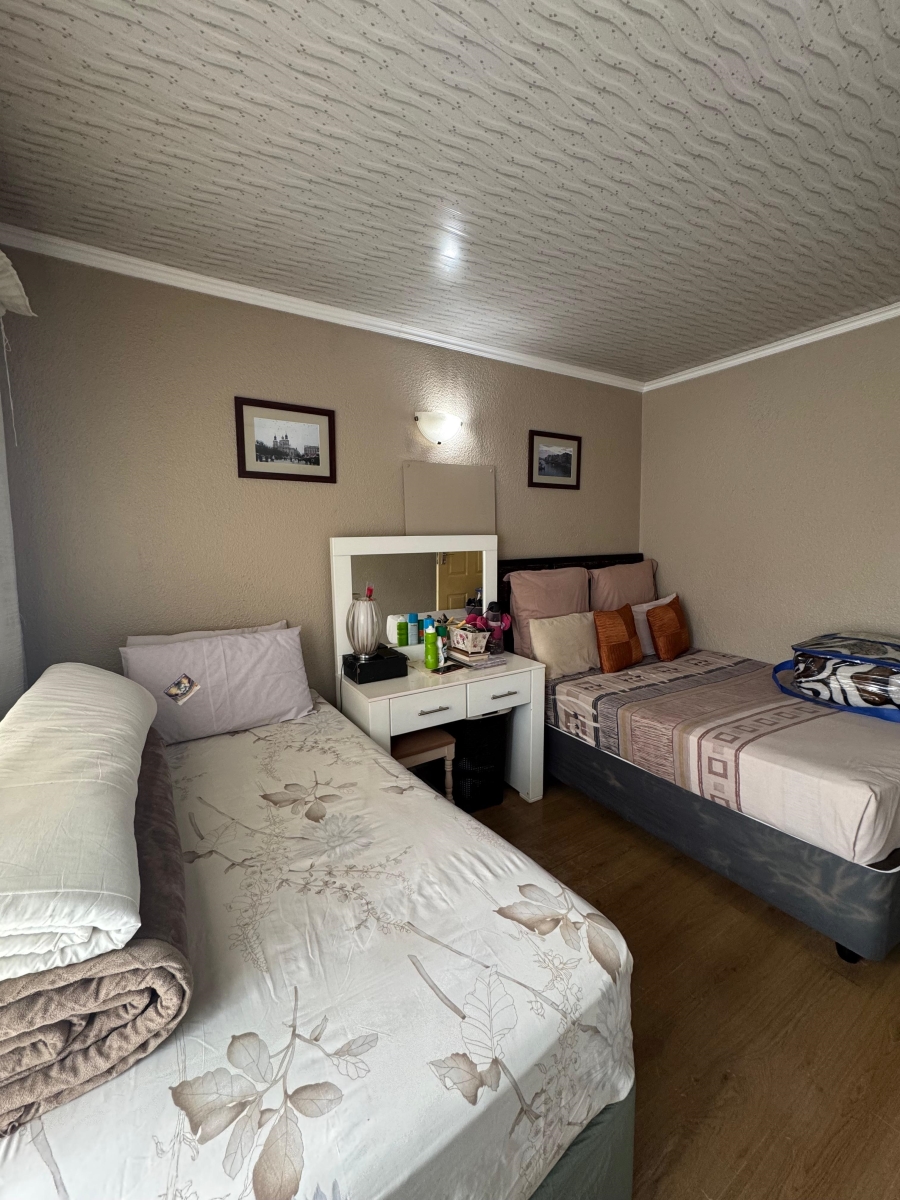 6 Bedroom Property for Sale in Groeneweide Gauteng