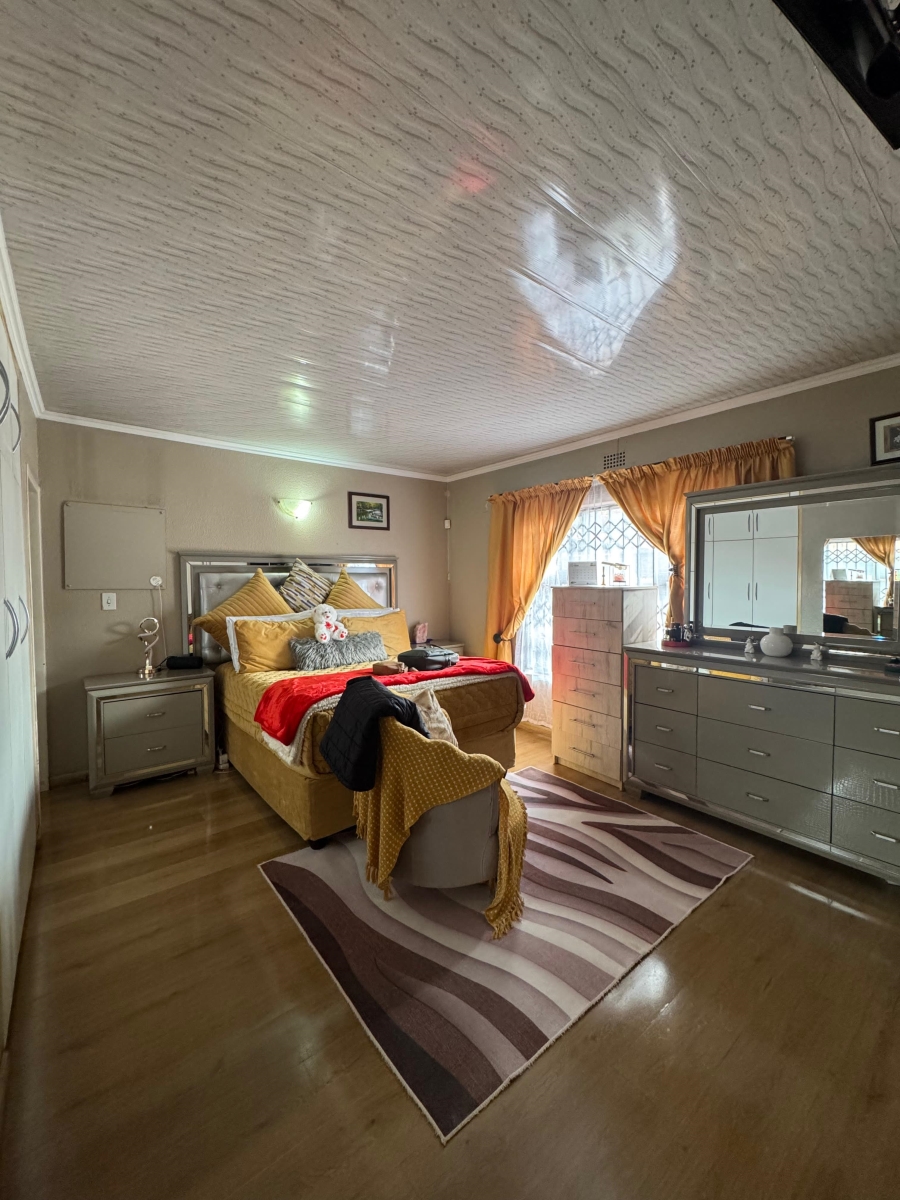 6 Bedroom Property for Sale in Groeneweide Gauteng