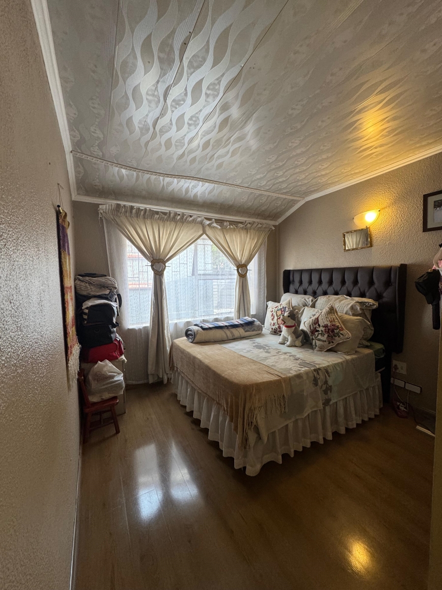 6 Bedroom Property for Sale in Groeneweide Gauteng