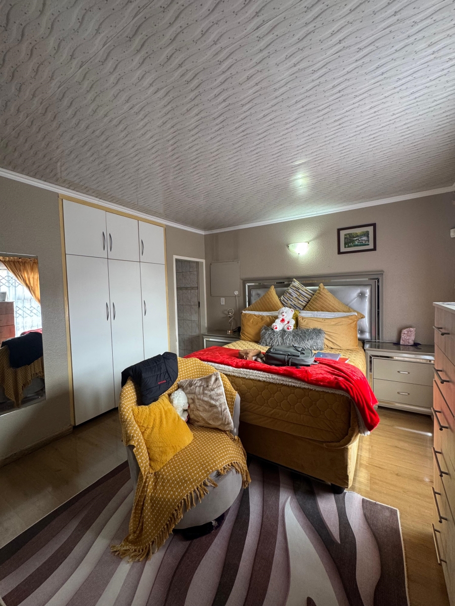 6 Bedroom Property for Sale in Groeneweide Gauteng