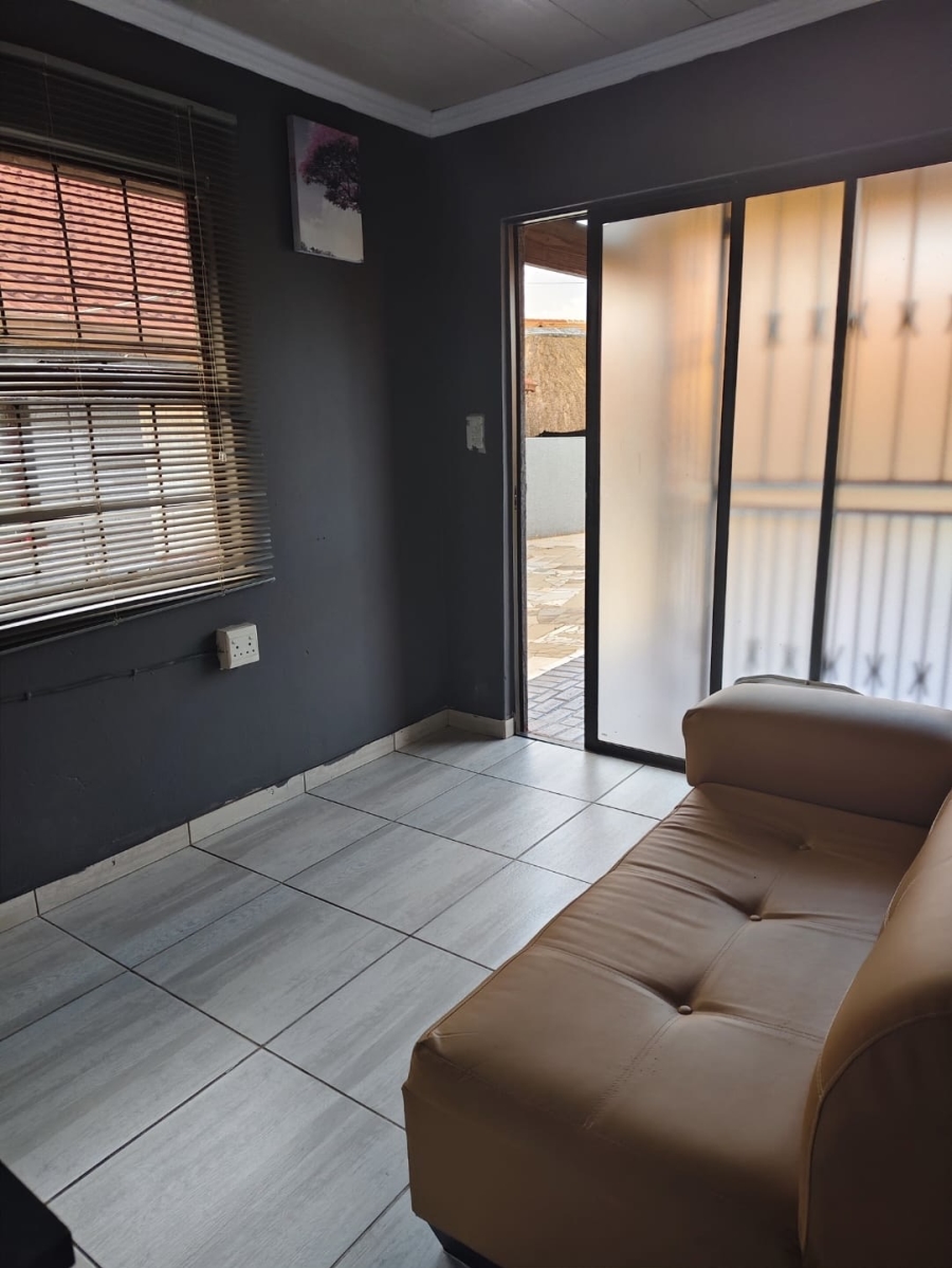 6 Bedroom Property for Sale in Groeneweide Gauteng