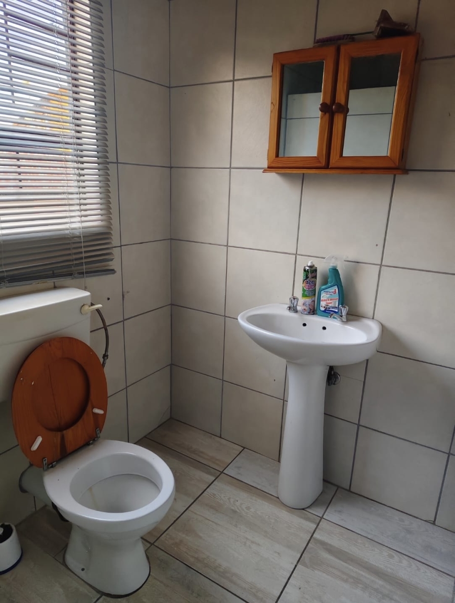 6 Bedroom Property for Sale in Groeneweide Gauteng