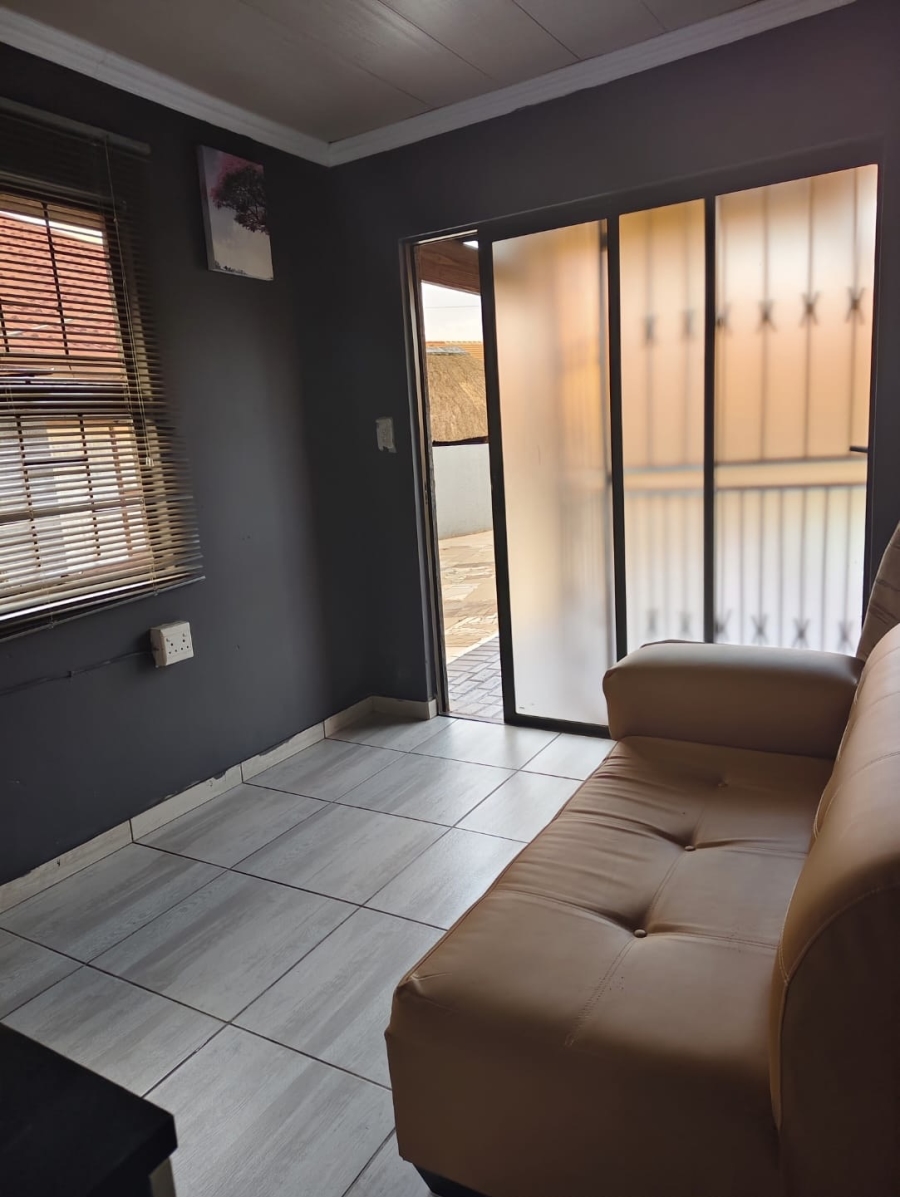 6 Bedroom Property for Sale in Groeneweide Gauteng