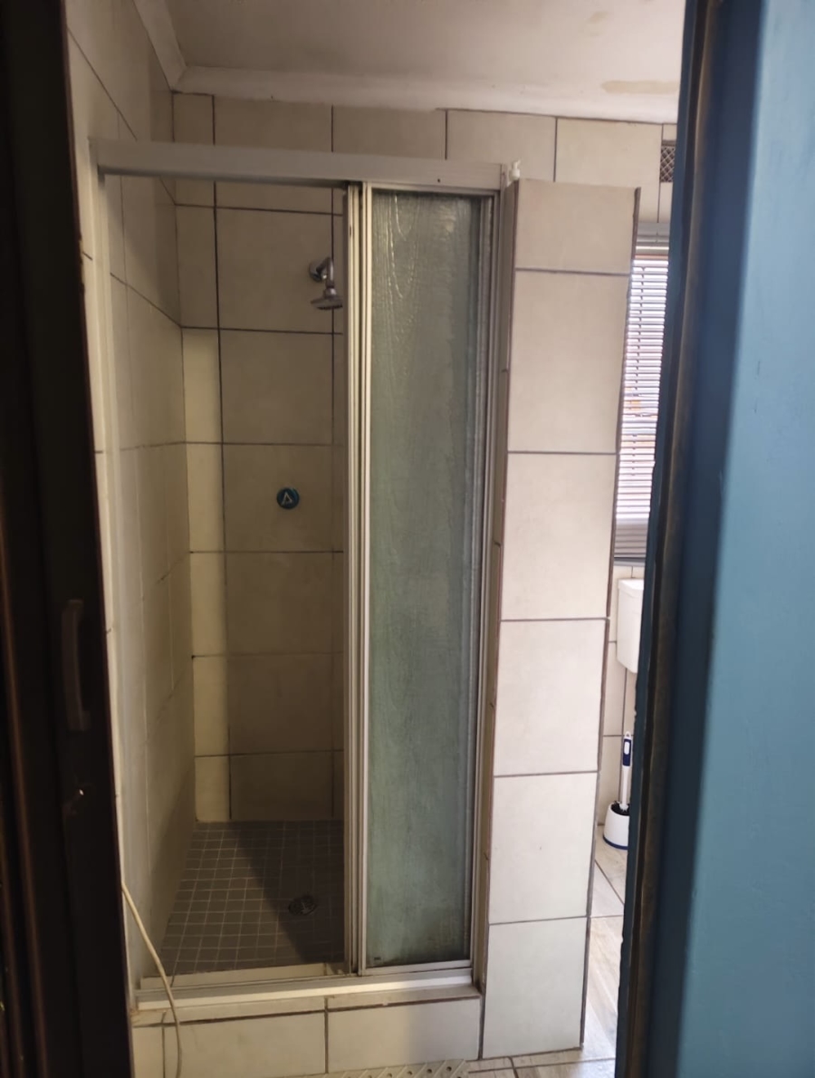 6 Bedroom Property for Sale in Groeneweide Gauteng