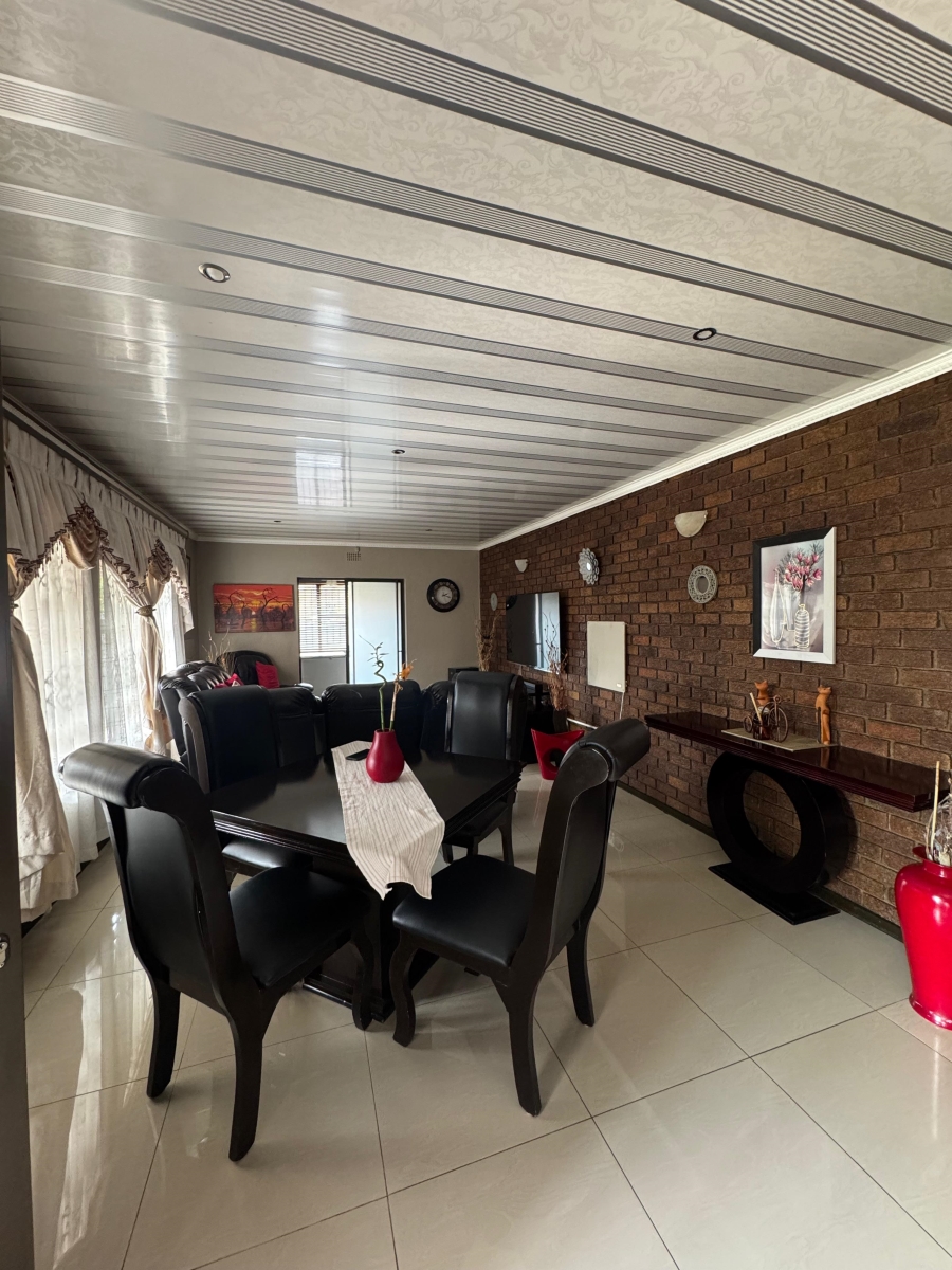 6 Bedroom Property for Sale in Groeneweide Gauteng