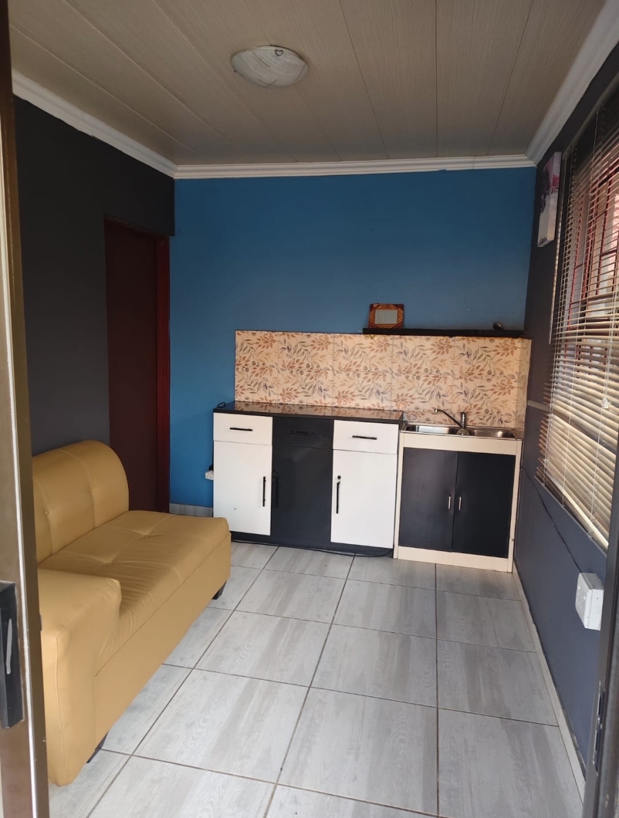 6 Bedroom Property for Sale in Groeneweide Gauteng