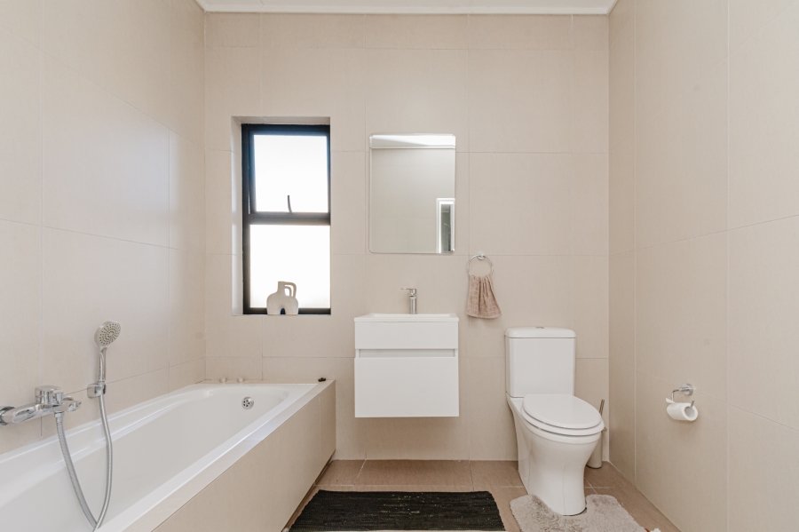 To Let 4 Bedroom Property for Rent in Kyalami Estates Gauteng